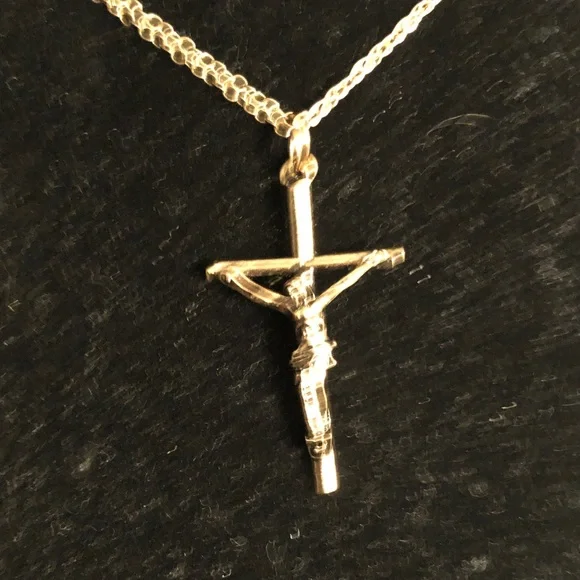 Elegant Gold Crucifix Pendant Necklace - Picture 7 of 7